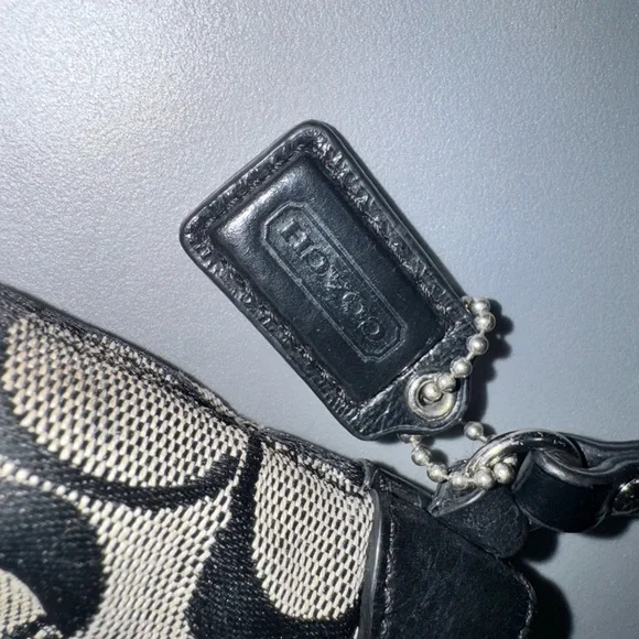 Coach signature canvas zip wristlet - Picture 3 of 10